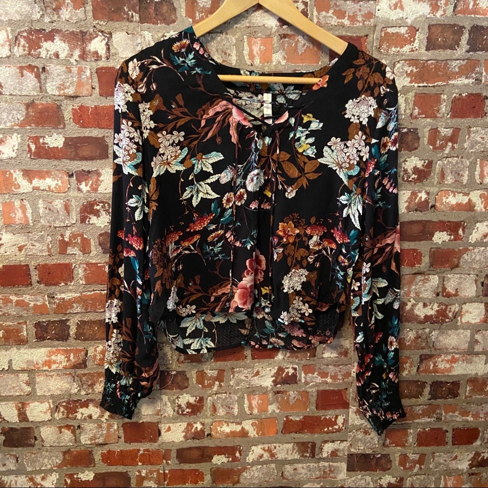 LongSleeve Crop Top Floral Printed Black Blouse - Picture 8 of 8